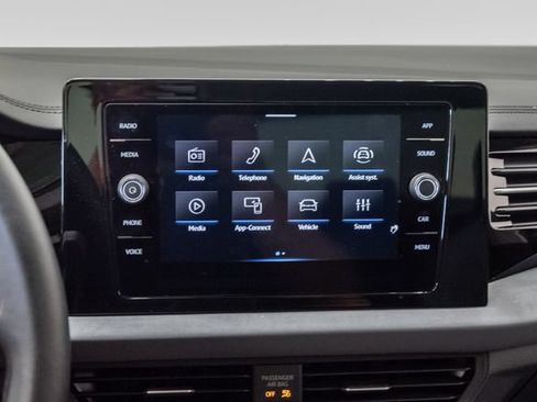 Used 2025 Volkswagen Jetta SE FWD image 18