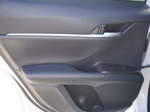 Used 2022 Toyota Camry XSE FWD image 11