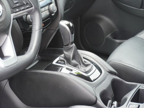 Used 2017 Nissan Rogue SL w/ SL Premium Package FWD image 20