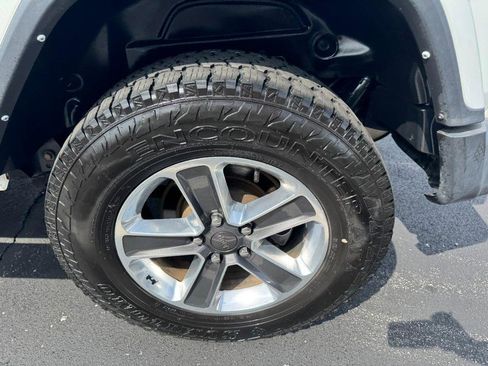 Used 2022 Jeep Wrangler Unlimited Sahara w/ Cold Weather Group AWD/4WD image 7