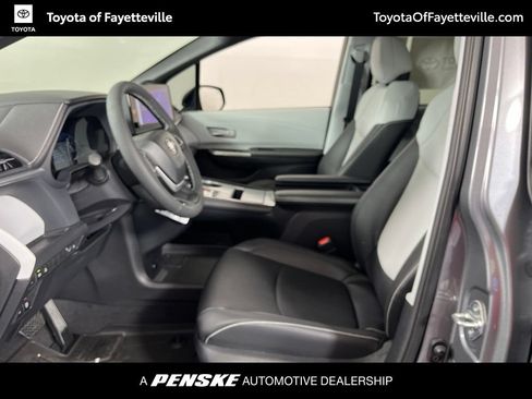 Used 2026 Toyota Sienna XSE FWD image 26