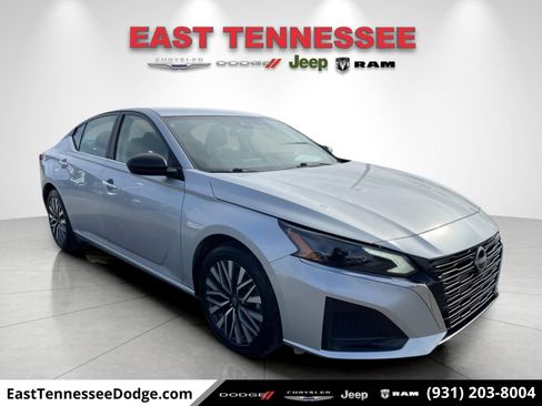 Used 2024 Nissan Altima 2.5 SV image 1
