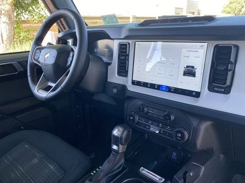 Certified 2025 Ford Bronco Heritage Edition AWD/4WD image 12