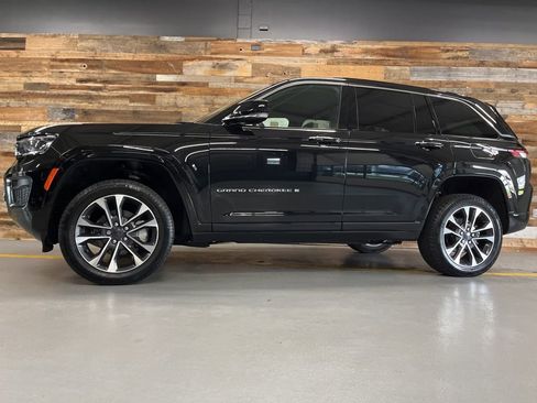 Used 2022 Jeep Grand Cherokee Overland w/ Luxury Tech Group IV AWD/4WD image 18