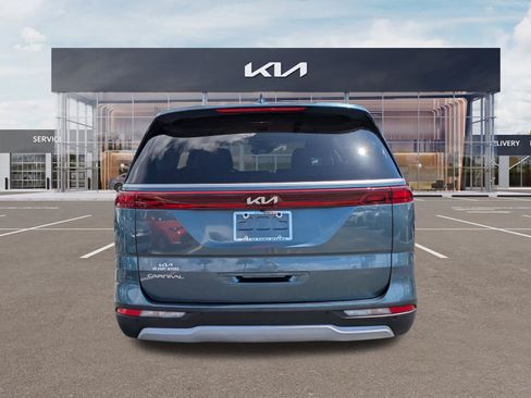 Certified 2023 Kia Carnival EX FWD image 5