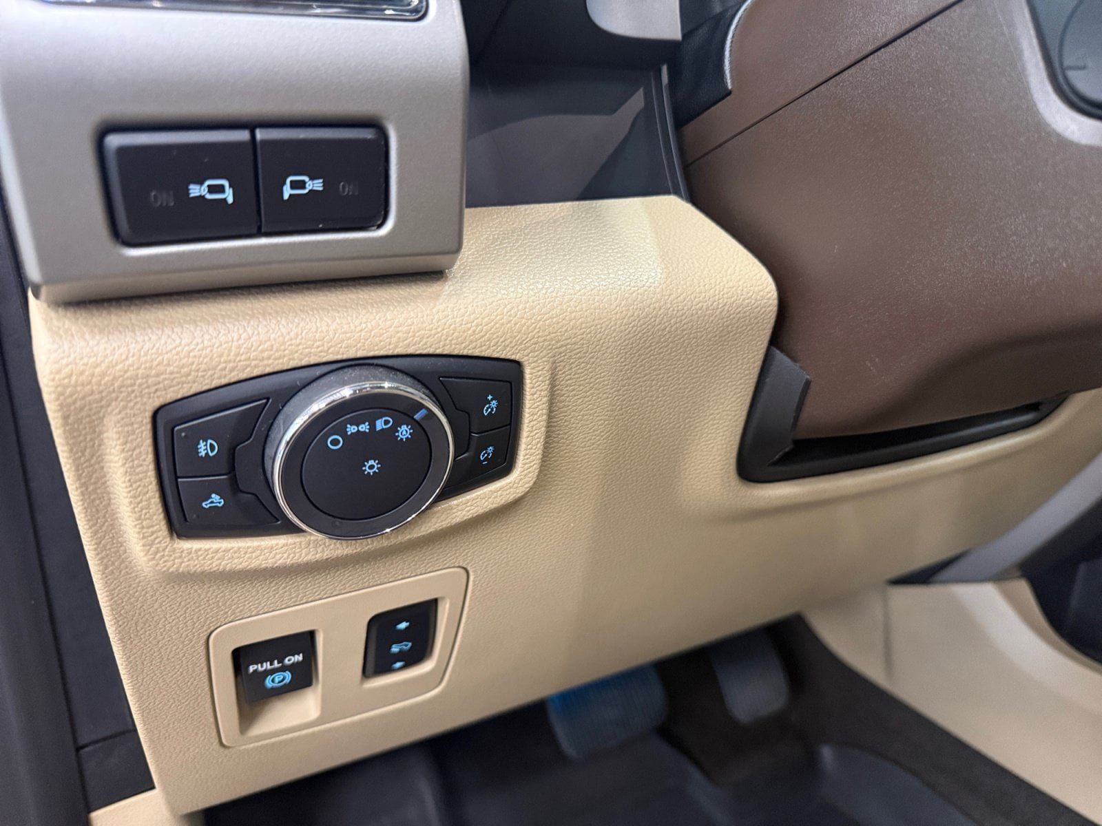 Used 2019 Ford F150 Lariat w/ Equipment Group 502A Luxury AWD/4WD image 23