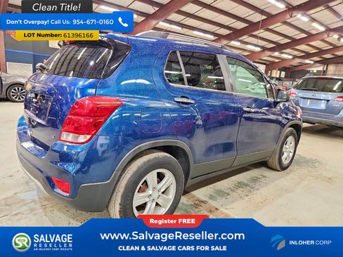 Used 2019 Chevrolet Trax LT w/ LT Convenience Package FWD image 4