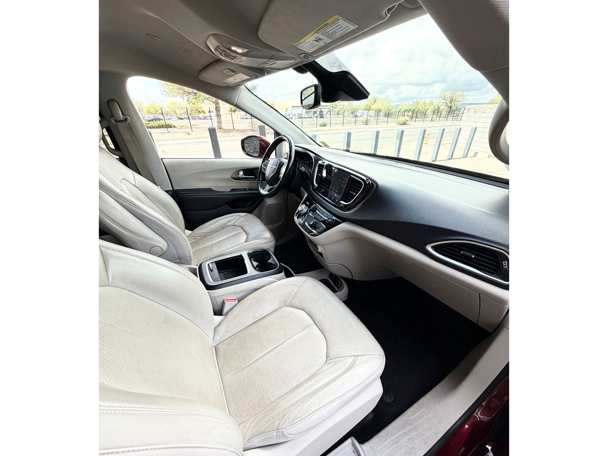 Used 2021 Chrysler Pacifica Touring-L FWD image 14