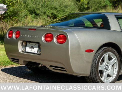 Used 1999 Chevrolet Corvette Coupe RWD image 25