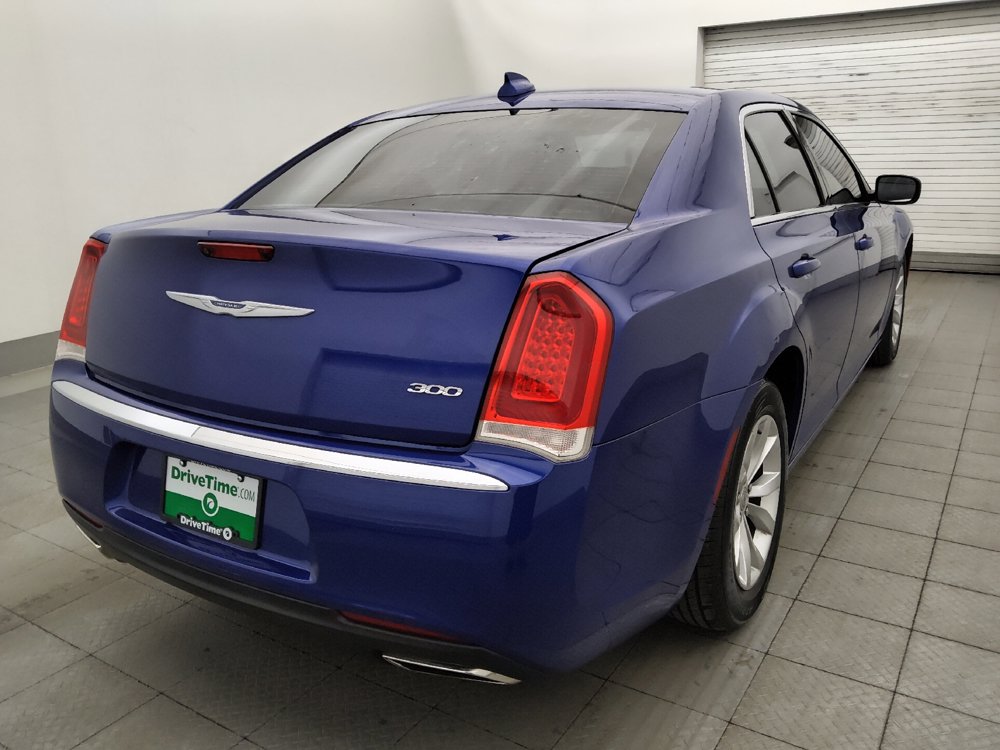Used 2021 Chrysler 300 Touring RWD image 9