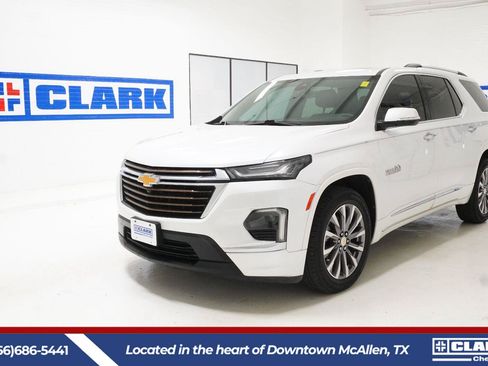 Used 2023 Chevrolet Traverse High Country FWD image 1
