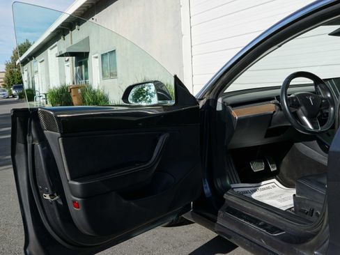 Used 2018 Tesla Model 3 Long Range image 34