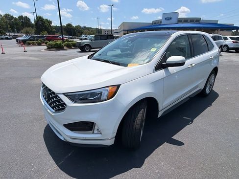 Used 2022 Ford Edge Titanium w/ Equipment Group 301A AWD/4WD image 18