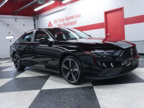 Used 2024 Honda Accord Sport image 2