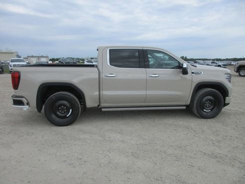 New 2026 GMC Sierra 1500 Denali w/ Denali Reserve Package AWD/4WD image 3