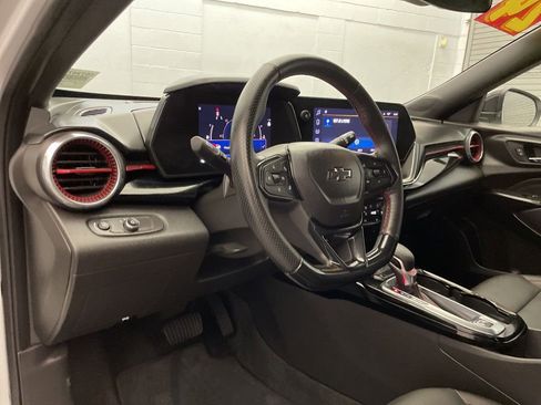Used 2024 Chevrolet Trax RS FWD image 19