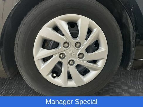 Used 2018 Hyundai Elantra SE FWD image 14