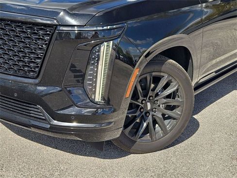 Used 2025 Cadillac Escalade ESV Premium Luxury w/ Touring Package image 5