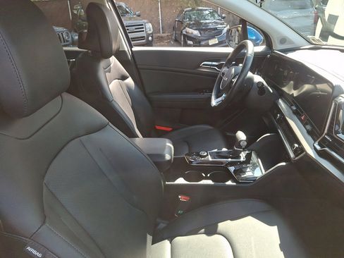 Used 2024 Kia Sportage EX image 13
