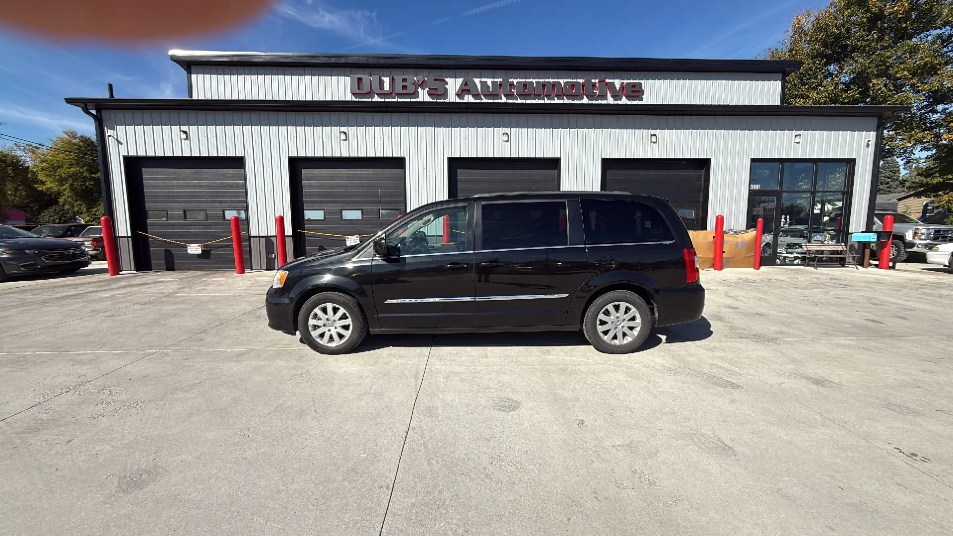 Used 2014 Chrysler Town & Country Touring FWD image 6