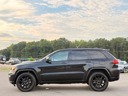 Used 2021 Jeep Grand Cherokee Laredo X AWD/4WD image 11