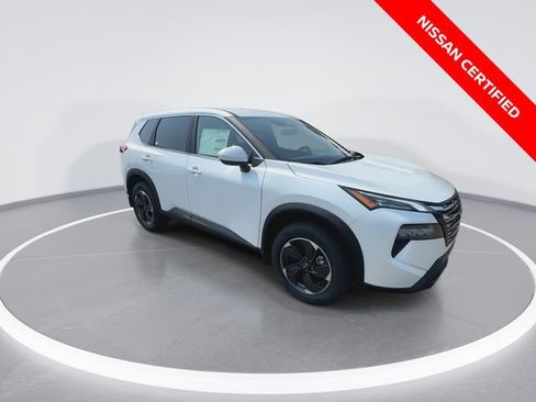 Certified 2026 Nissan Rogue SV AWD/4WD image 2