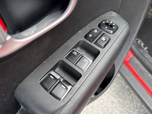 Used 2018 Kia Soul + FWD image 18