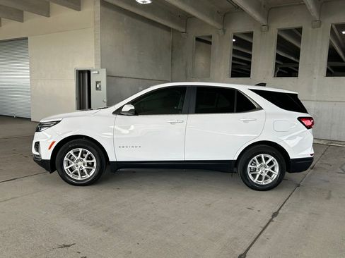 Used 2022 Chevrolet Equinox LT image 2