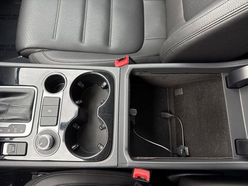 Used 2015 Volkswagen Touareg Sport image 22