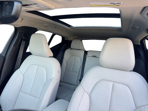 Certified 2023 Volvo XC40 B5 Plus w/ Protection Package Premier AWD/4WD image 23