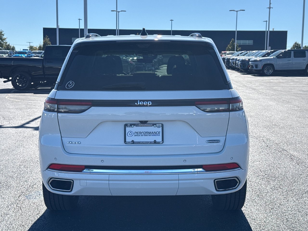 Used 2023 Jeep Grand Cherokee Overland w/ Luxury Tech Group IV AWD/4WD image 4