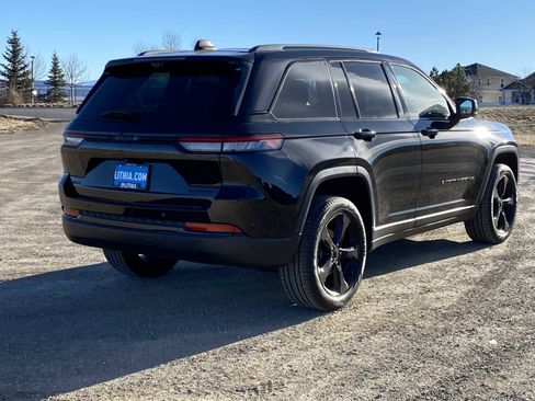Certified 2023 Jeep Grand Cherokee Limited w/ Luxury Tech Group II image 12