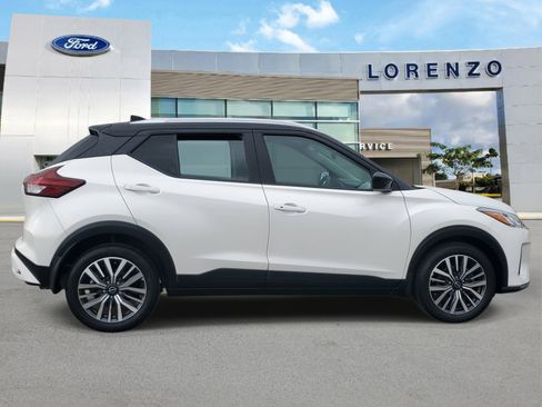 Used 2023 Nissan Kicks SV image 4