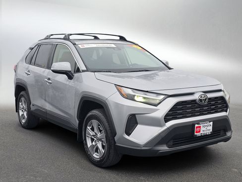 Used 2025 Toyota RAV4 XLE w/ Convenience Package image 7