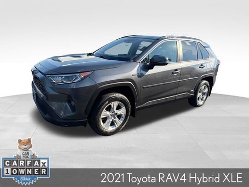 Used 2021 Toyota RAV4 XLE w/ Convenience Package AWD/4WD image 3