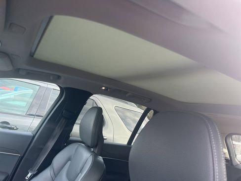 Used 2020 Volvo XC90 T6 Momentum w/ Protection Package Premier image 9