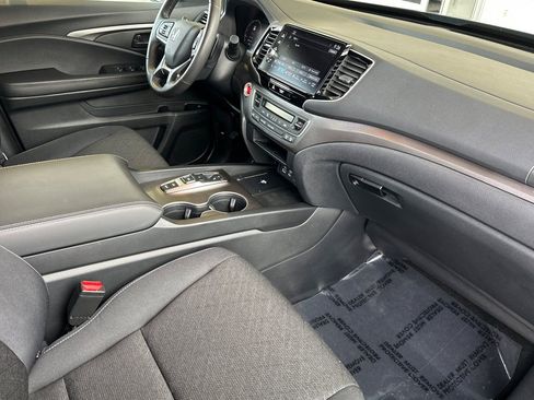 Used 2025 Honda Ridgeline Sport image 17