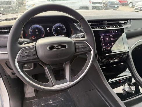 New 2025 Jeep Grand Cherokee 4WD image 12