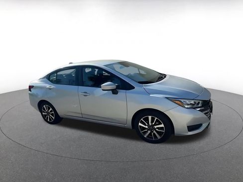 Used 2025 Nissan Versa SV image 2