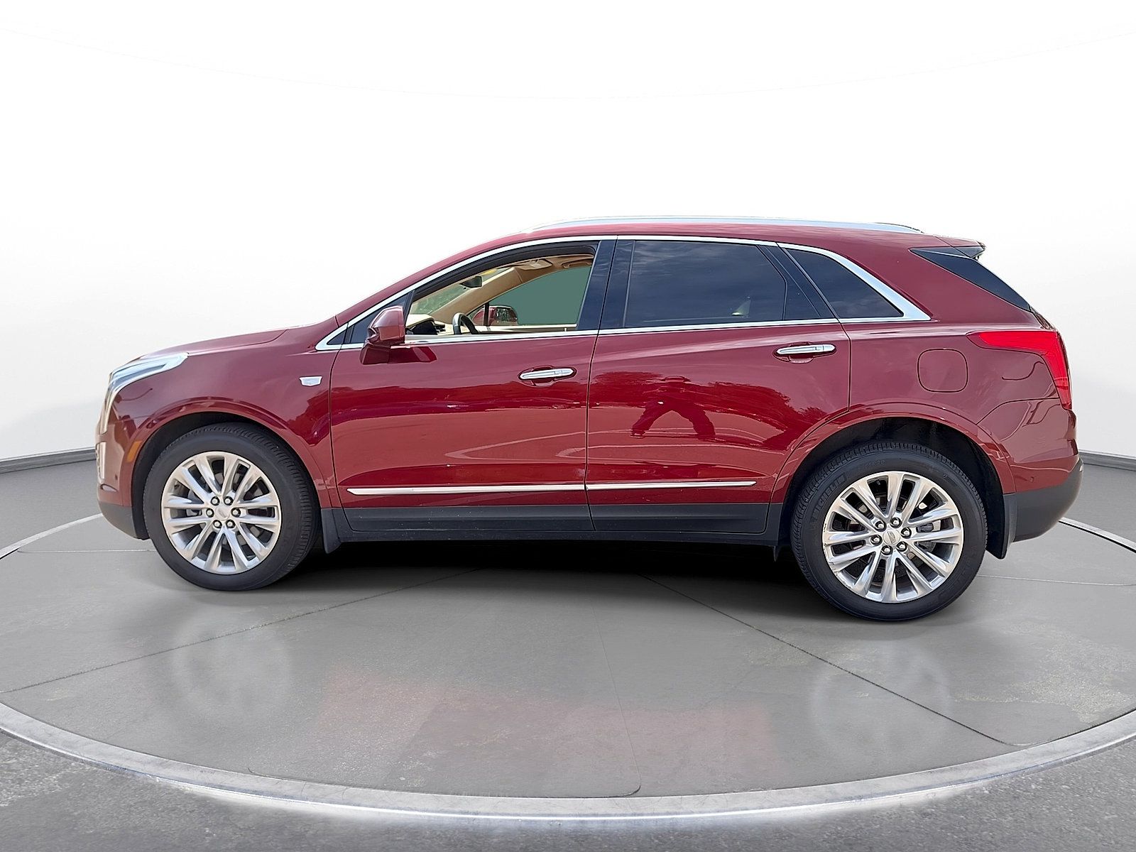 Used 2017 Cadillac XT5 Platinum w/ Driver Assist Package AWD/4WD image 5