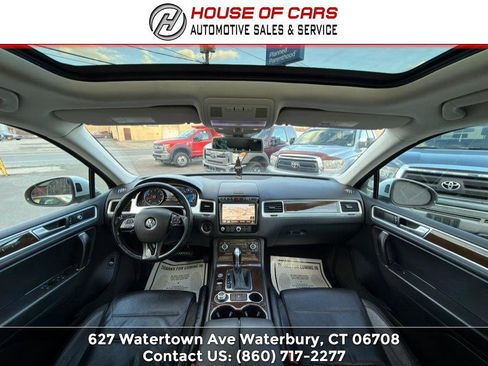 Used 2016 Volkswagen Touareg Sport image 37