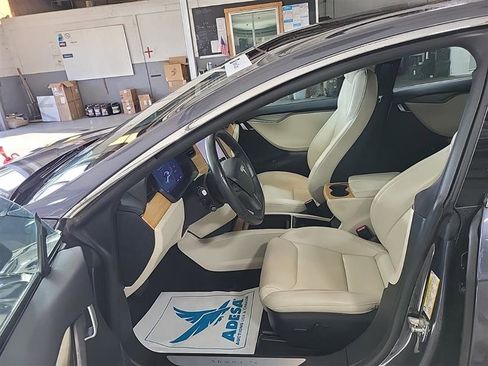 Used 2021 Tesla Model S Long Range Plus image 8