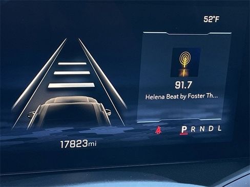 Used 2025 Chevrolet Traverse LT image 13