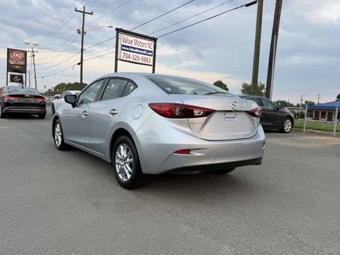 Used 2018 MAZDA MAZDA3 Sport w/ Preferred Equipment Package FWD image 4