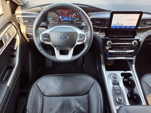 Used 2023 Ford Explorer Limited w/ Class IV Trailer Tow Package image 6