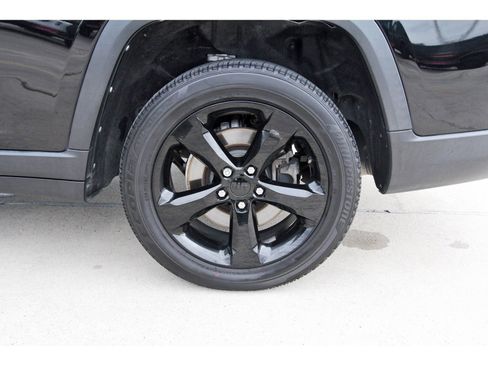 Used 2022 Jeep Grand Cherokee L Laredo image 32