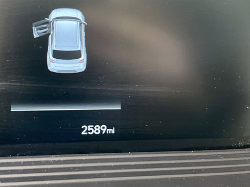 Used 2024 Hyundai Venue SEL FWD image 12