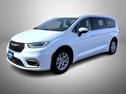 Used 2023 Chrysler Pacifica Touring-L