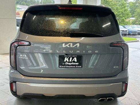 Used 2025 Kia Telluride SX w/ SX Captain's Chair Package AWD/4WD image 3