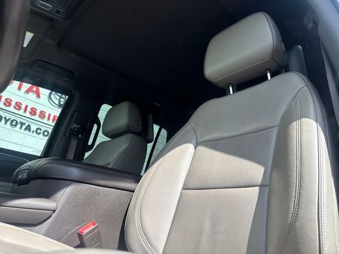 Used 2021 GMC Yukon SLT w/ SLT Luxury Plus Package image 9